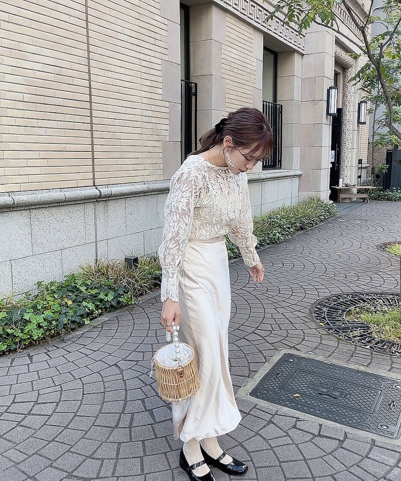 Satin mermaid skirt. | CHÉNE DE MAISON