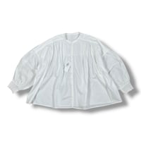 UNIVERSAL TISSU / ナチュラルタイプライター シャーリングブラウス / UT244BL022 010