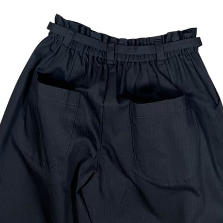 FILUM / スソサイドタックパンツ / 2511 106 BLACK