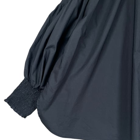 UNIVERSAL TISSU / ナチュラルタイプライターバンドカラーシャーリングブラウス / UT250BL012 001クロ