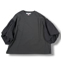 UNIVERSAL SEVEN / 異素材切替バルーンスリーブプルオーバー / US262CT034 007チャコール