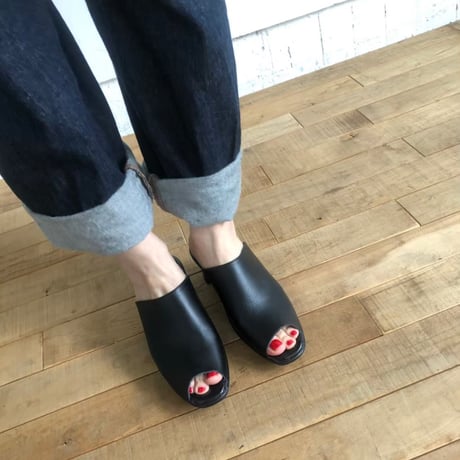 RUALAプロデュース　美脚サンダル