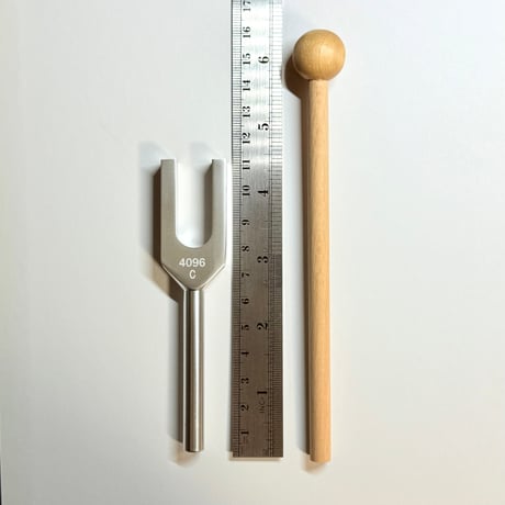 ヒーリングチューナー  音叉　浄化　ポーチ　ヒマラヤ水晶ポイント 木製マレット　付き