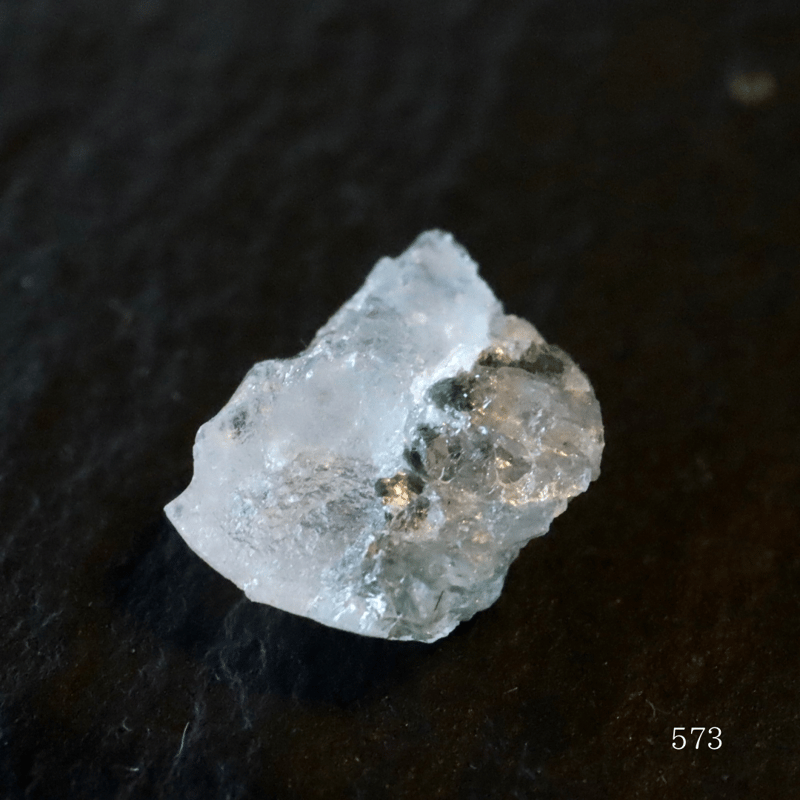 ロシア産 フェナカイト 原石 0.95ct No.573 | Kay✴︎ 光波動®︎石 ロシア産 フェナカイト 原石 0.95ct No.573 | Kay✴︎ 光波動®︎石