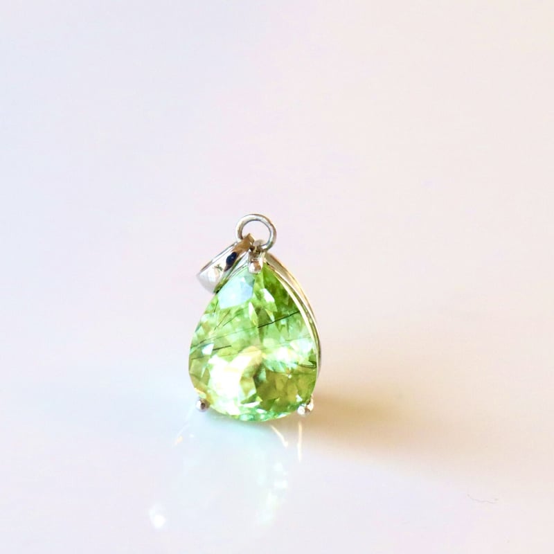 ルドウィジャイトイン ペリドット ペンダント トップ pt900 | Kay