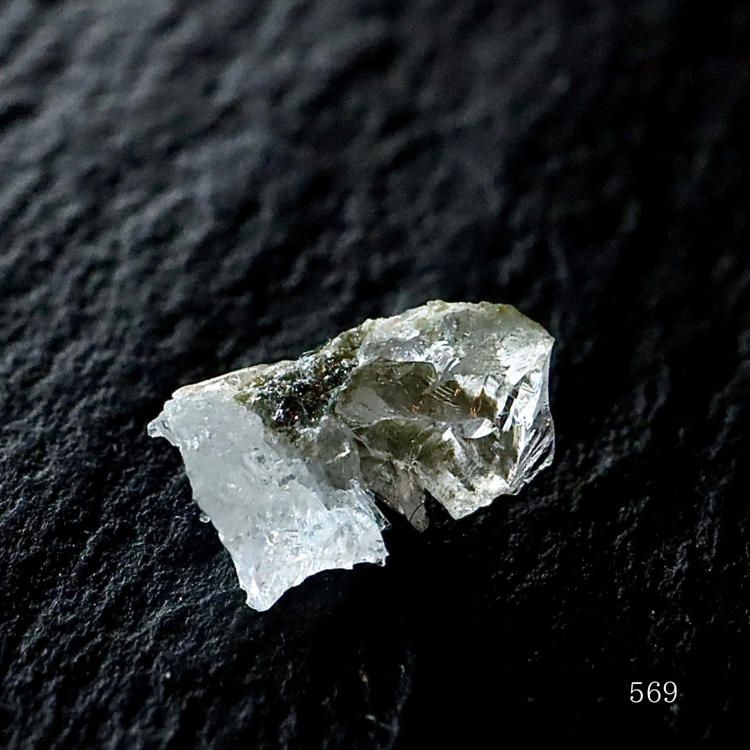 ロシア産 フェナカイト 原石 0.57ct No.569 | Kay✴︎ 光波動®︎石