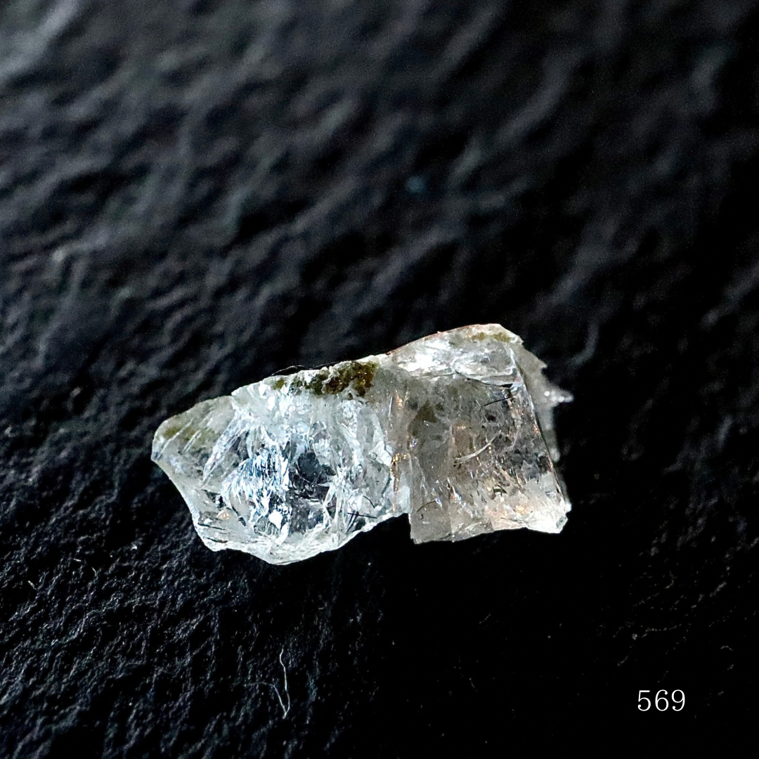 ロシア産 フェナカイト 原石 0.57ct No.569 | Kay✴︎ 光波動®︎石