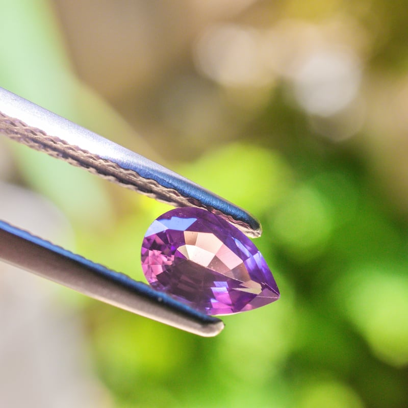 スリランカ産 パープル サファイア 0.413ct ペアシェイプカット 蛍光性
