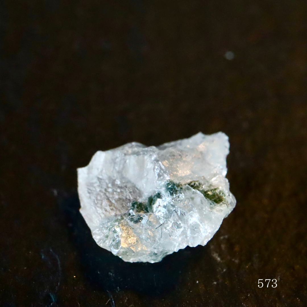 ロシア産フェナカイト原石 ロシア産 フェナカイト 原石 0.95ct No.573 | Kay✴︎ 光波動®︎石