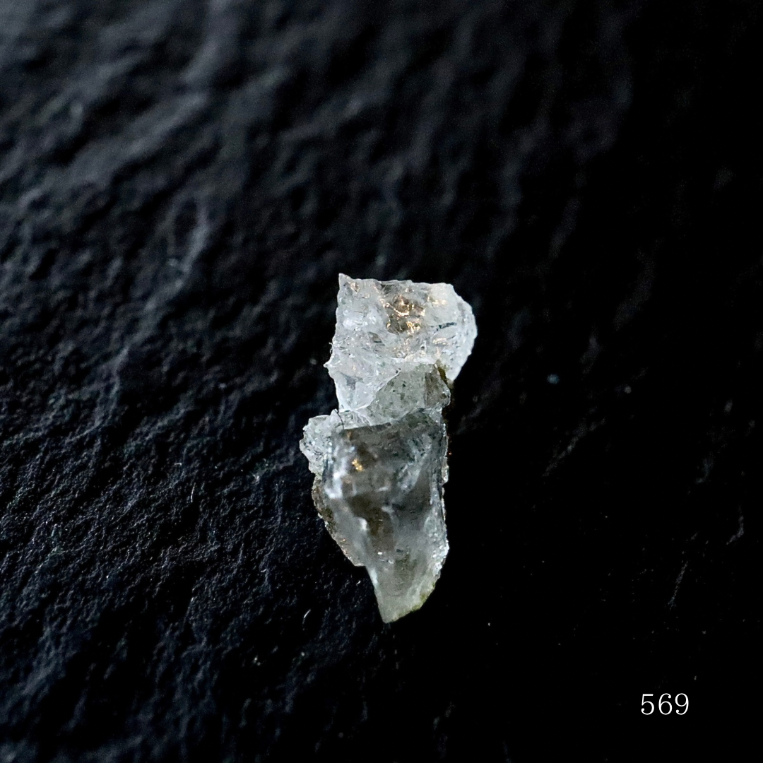 ロシア産 フェナカイト 原石 0.57ct No.569 | Kay✴︎ 光波動®︎石