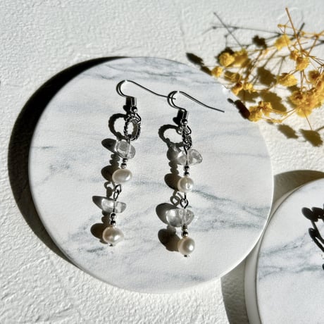 Perl &skeleton  pierce earring