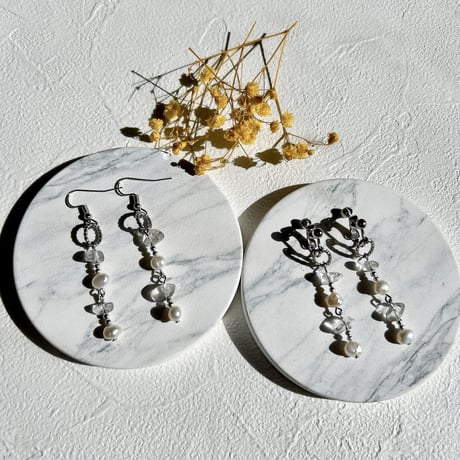 Perl &skeleton  pierce earring
