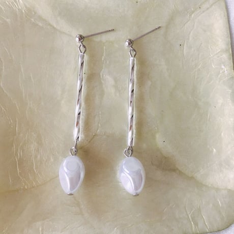 White Perl  pierce.earring