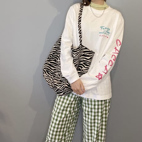 fashion is funロンT ホワイト"CACCA original"