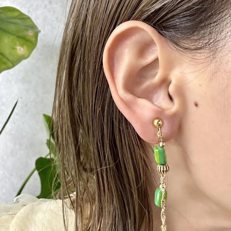 green chain pierce earring