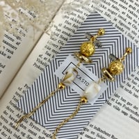 gold white chain pierce earring