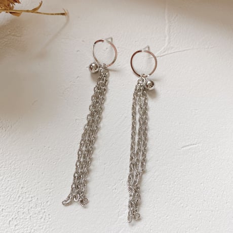 long chainピアス