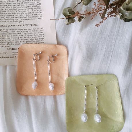 White Perl  pierce.earring