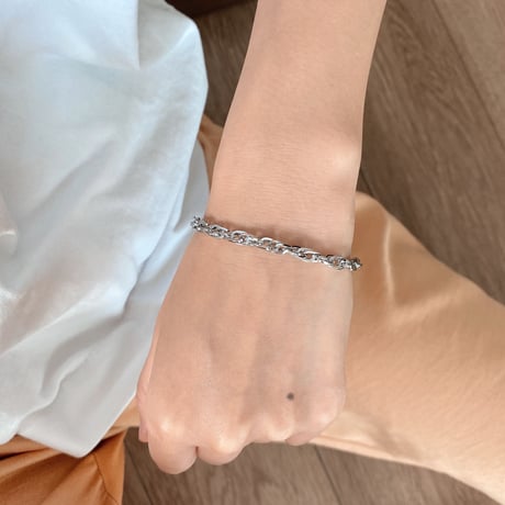simple chain bracelet