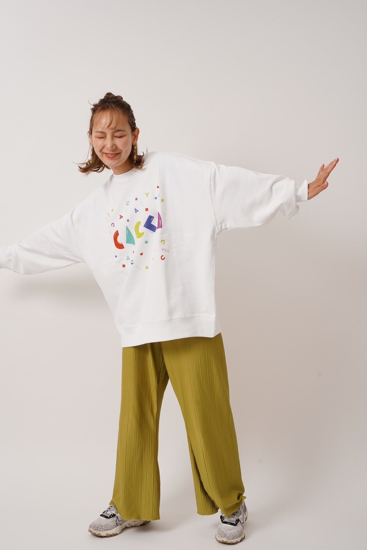 colorfulロゴオーバーサイズスウェットホワイト | CACCA STORE
