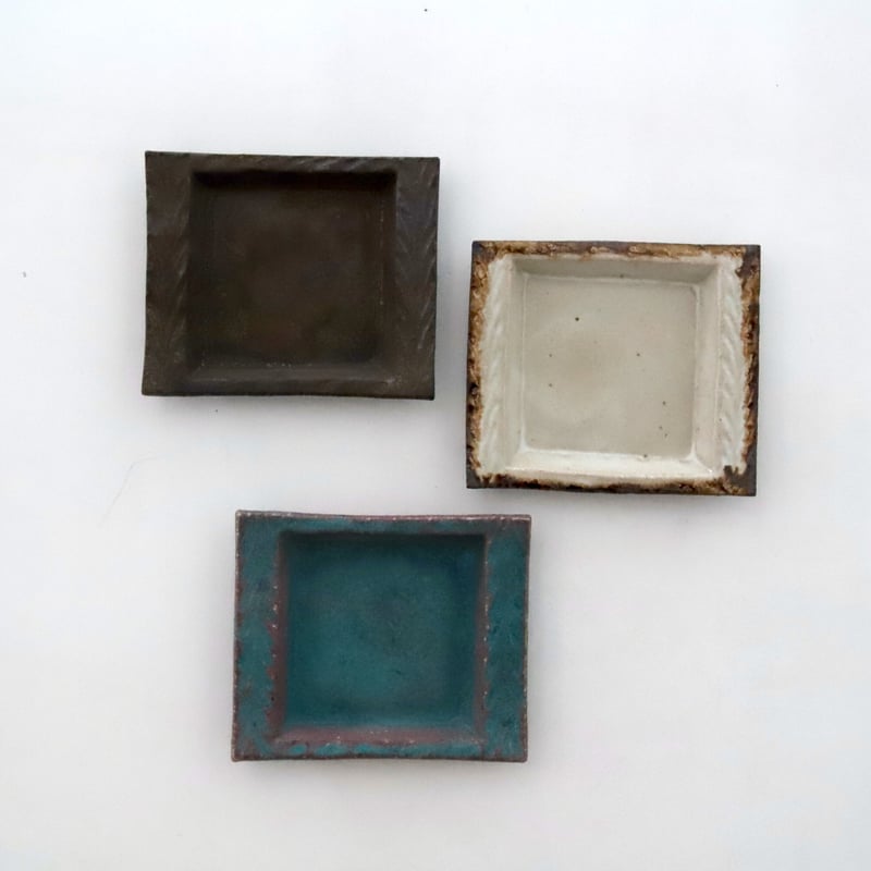 B 藤原純 純ブラック 2点セット スクエアプレート 藤原純】 スクエア 正方皿 S 黒/白/青 | 緋色の商店街