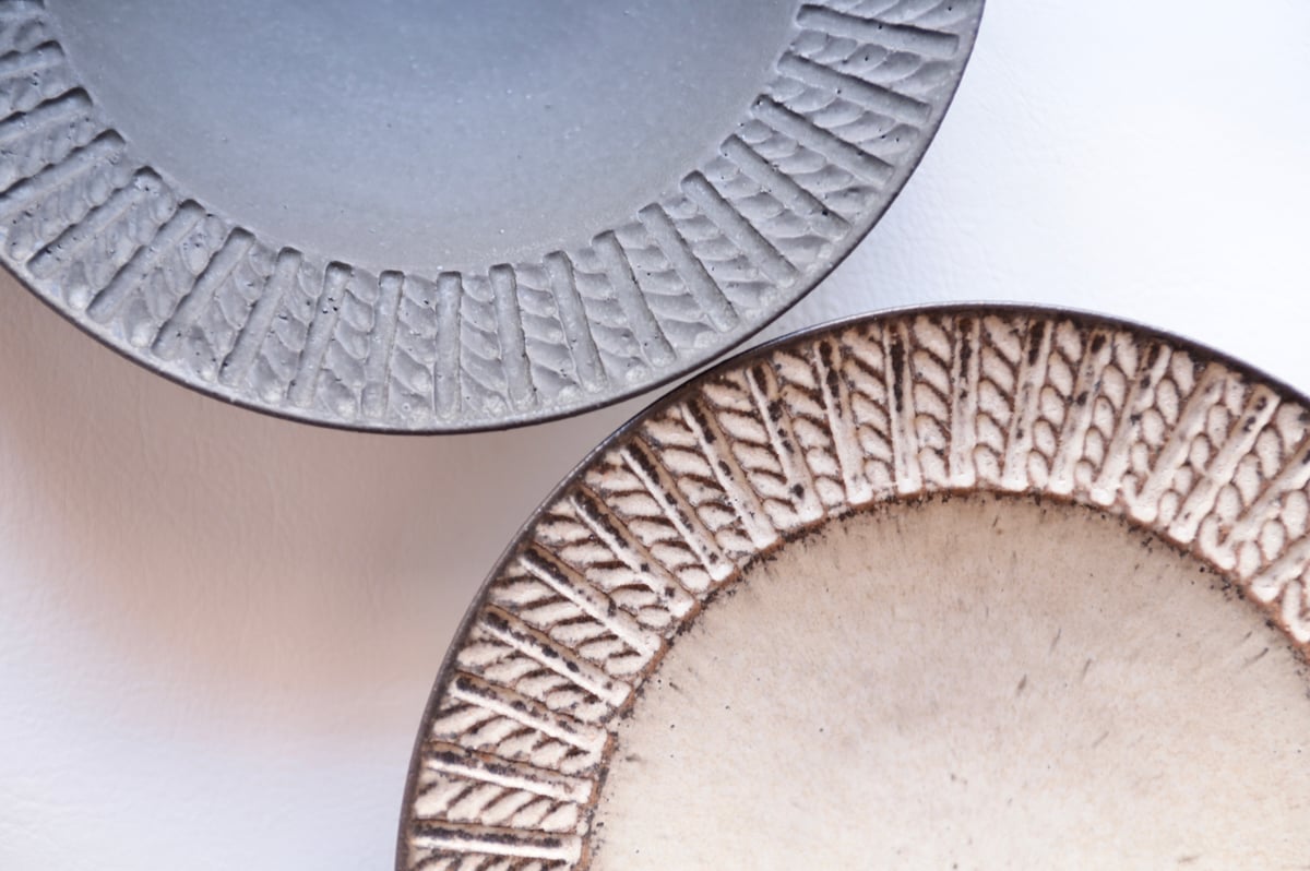 山本雅則】リム深皿ケーブル24cm 白／黒 | 緋色の商店街