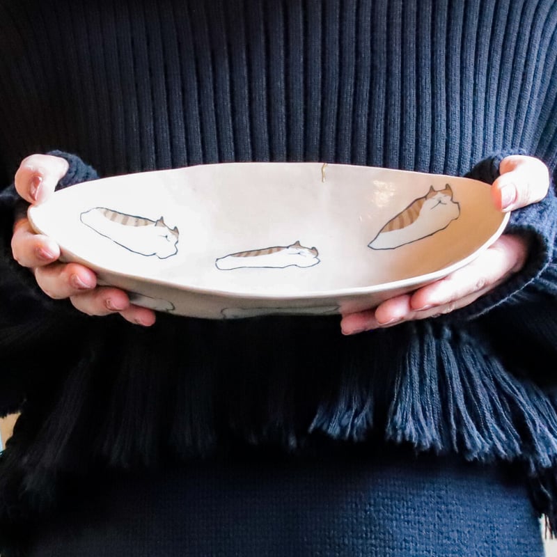 高橋由紀子】ハチワレ ネコ オーバル皿 | 緋色の商店街