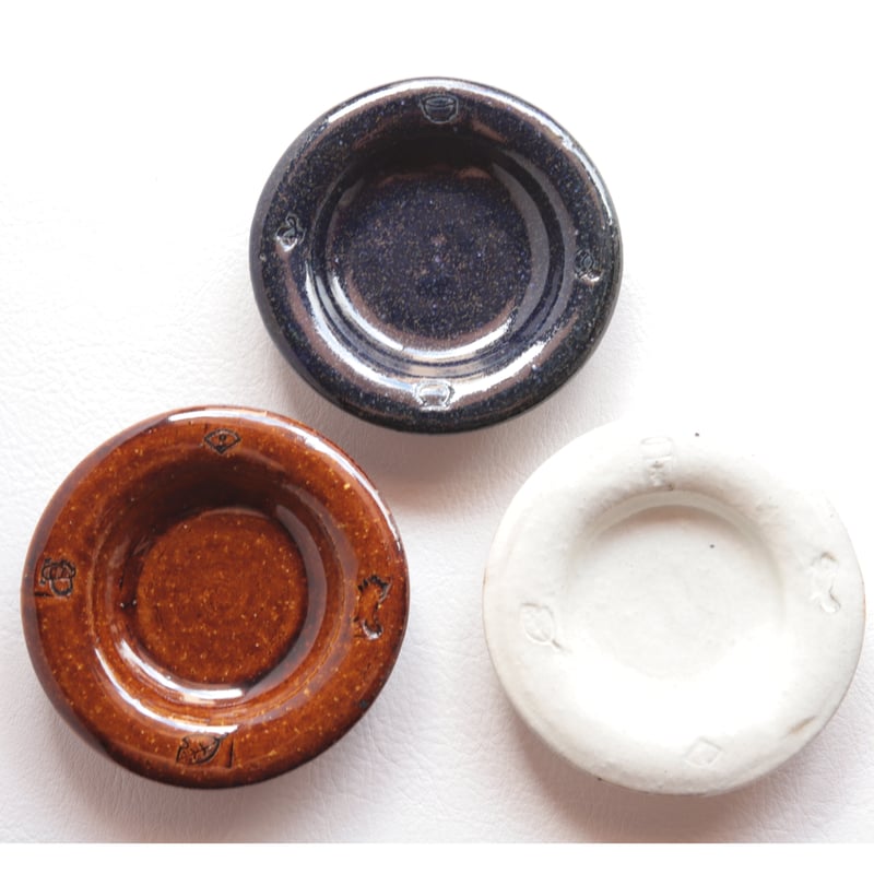 信楽中学生カンパニー】2023年セブンイレブン販売豆皿 | 緋色の商店街