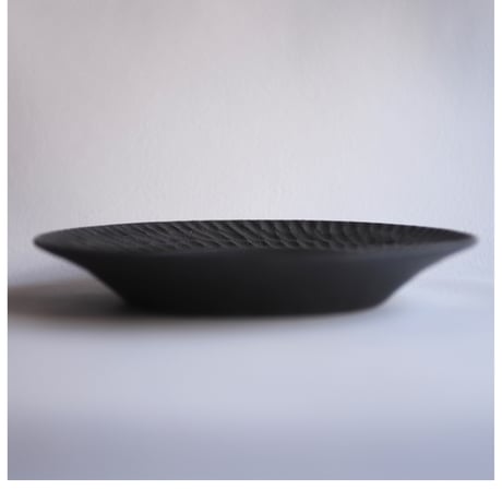 【山本雅則】しのぎリム皿18cm 黒