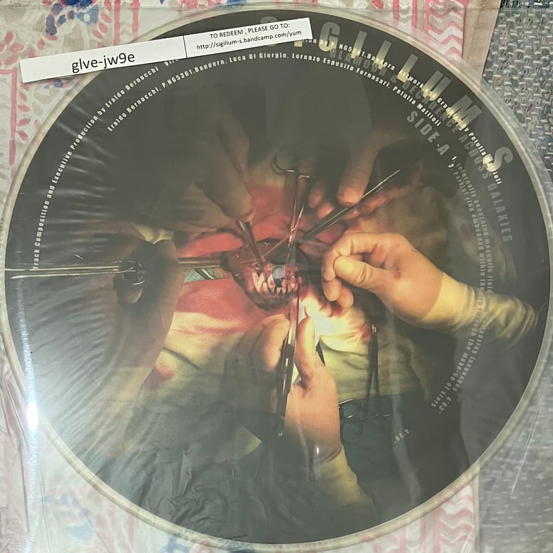 Sigillum S - Glamour & Decadence Across Galaxie