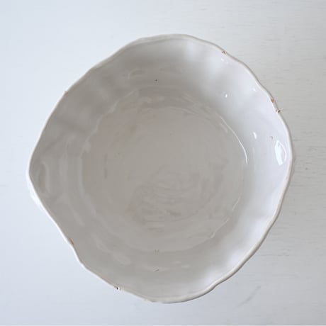 白釉 エンボス入りスーピエール Φ26cm