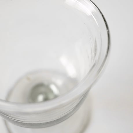 薄っすらグリーン色の脚付コンフィチュールポット