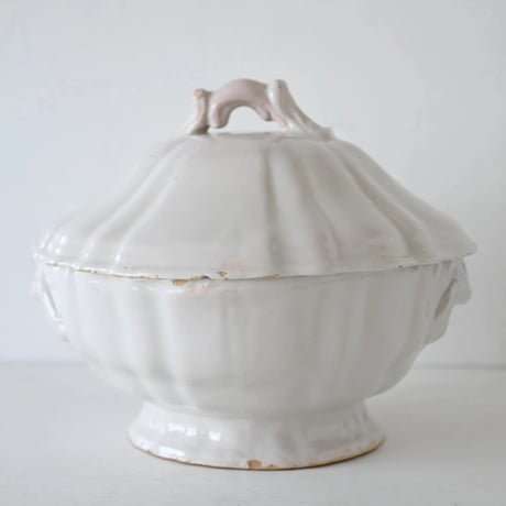 白釉 エンボス入りスーピエール Φ26cm