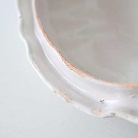 白釉 エンボス入りスーピエール Φ26cm