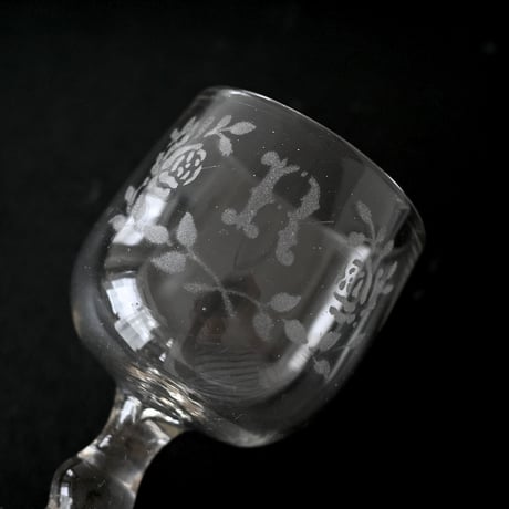 グラヴィール入りワイングラス:イニシャルR ※訳あり