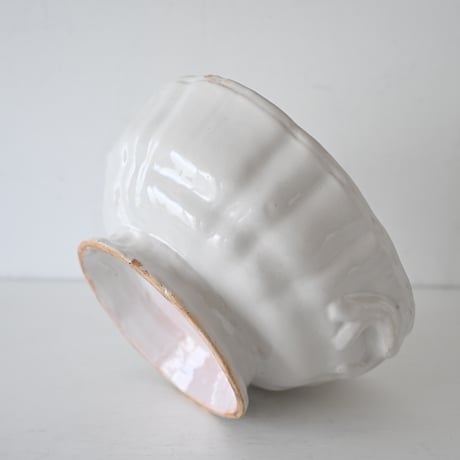 白釉 エンボス入りスーピエール Φ26cm