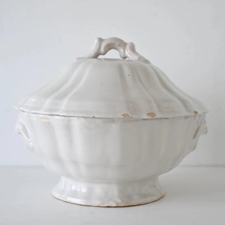 白釉 エンボス入りスーピエール Φ26cm