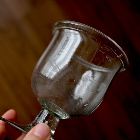 薄っすらグリーン色の脚付コンフィチュールポット