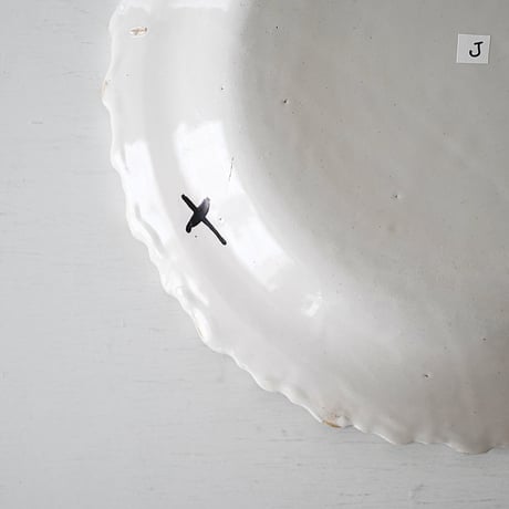 白釉 Moustiers リム波波大皿深皿(J) ×印 Φ31.5cm