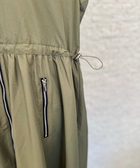 ドロストジップワンピース