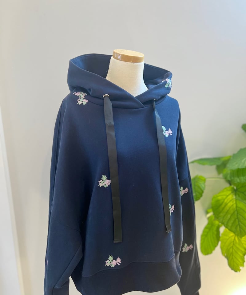 刺繍クロップドフーディー(2色) | セレクトショップ noi bloom