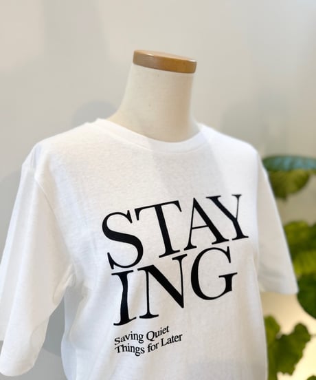 【STAYING】ロゴTシャツ