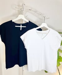スムースVネックTシャツ