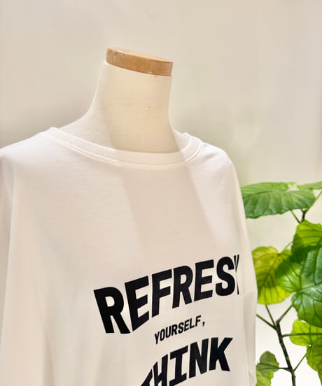 "REFRESH" ロゴTシャツ