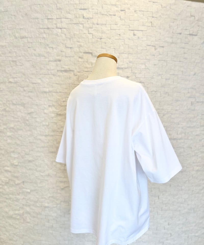 後ろ下がり ロゴプリントTシャツ | セレクトショップ noi bloom 後ろ下がり ロゴプリントTシャツ | セレクトショップ noi bloom