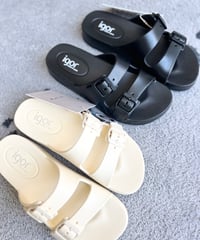 バックルサンダル