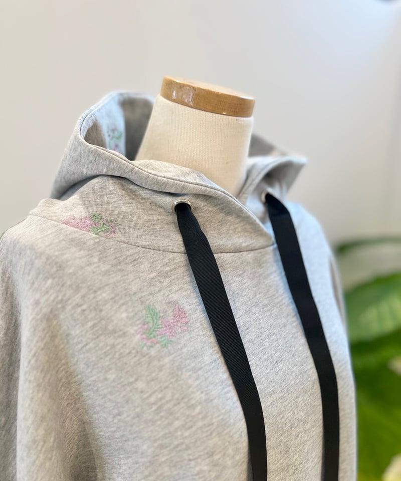刺繍クロップドフーディー(2色) | セレクトショップ noi bloom