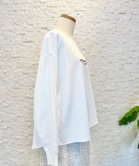 デシン ロゴ刺繍ブラウス