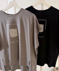 New Color 箔スクエア ロゴTシャツ