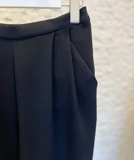定番ストレッチテーパードパンツ